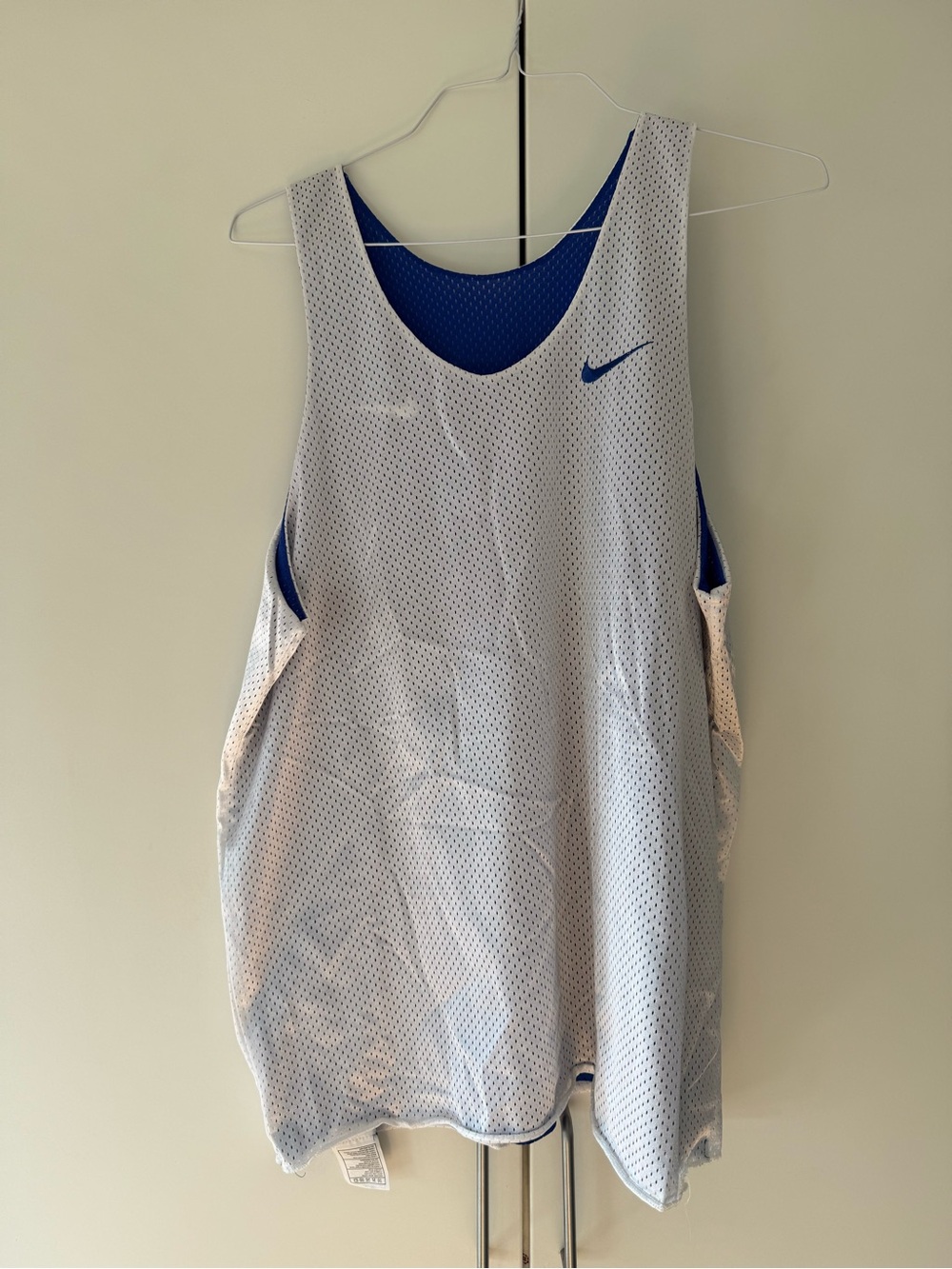 Vintage Nike White & Royal Blue Reversible Mesh Basketball Jersey size XL